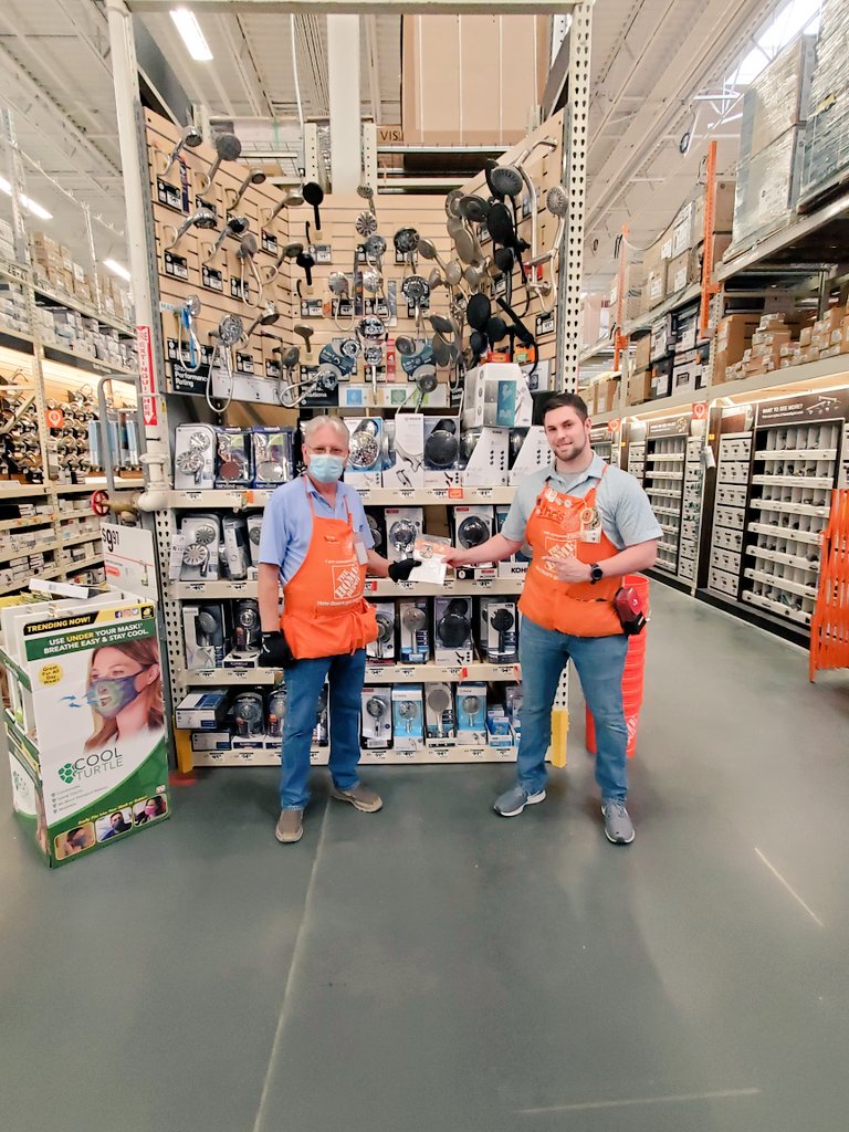 Love when I come in and am lucky enough to award some amazing associates for the hard work they do. I'm thankful to work with these wonderful people on a daily basis. #DoingTheRightThing @Sam_Wright1121 @MaeEvaWhite <a href="/JimSimmonsHD/">Jim Simmons</a> <a href="/Wayne_alton73/">Wayne Alton</a>