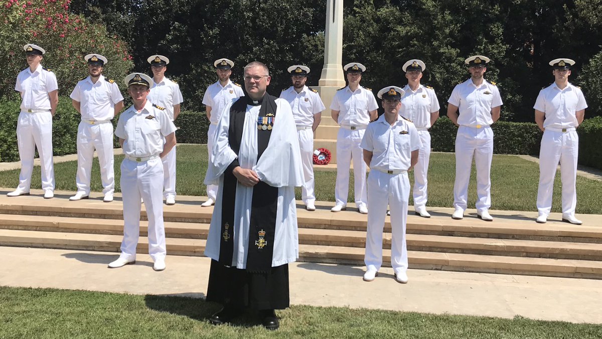 Chaplain Ralph Barber of HMS Queen Elizabeth led a service of remembrance for those who lost their lives during the Battle of Sicily with @820NAS at the Commonwealth War Cemetery in Syracuse. The Battle of Sicily is a significant @820NAS battle honour.