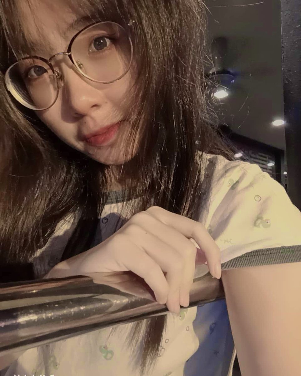 Carrie89370253's tweet photo. 记得带套 嘻嘻🙈🙈 https://t.co/94UOMHJek1