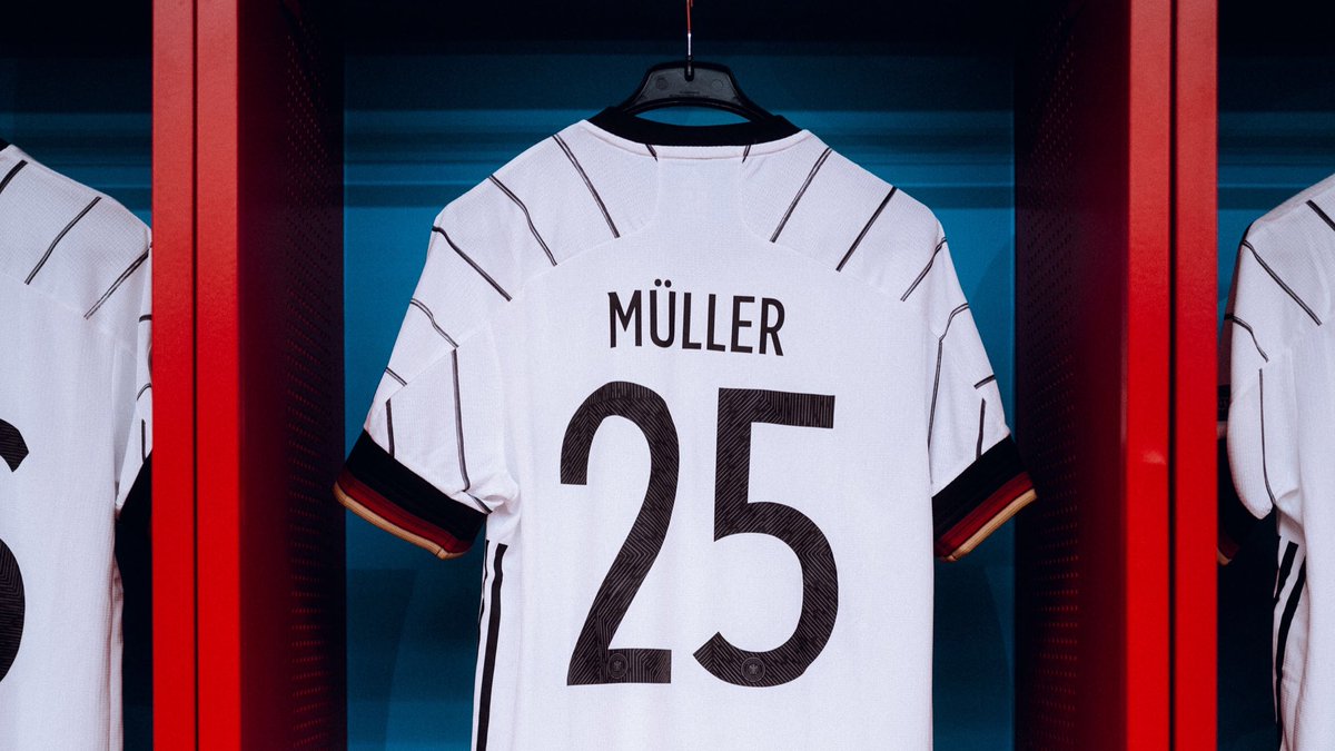 DFB_Team's tweet photo. Es ist angerichtet. 👌🏼🇩🇪 

#FRAGER #DieMannschaft #GER #EURO2020 https://t.co/v2cUeAJzZt