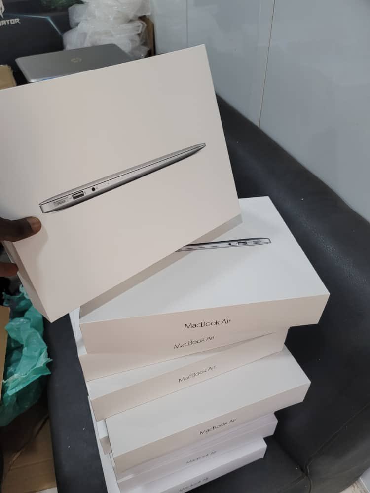 DaboEverytn's tweet photo. MacBook Air 
2015
Brand new
Corei5 
8gb ram

Cost: 320,000 https://t.co/4jzjTYePXK