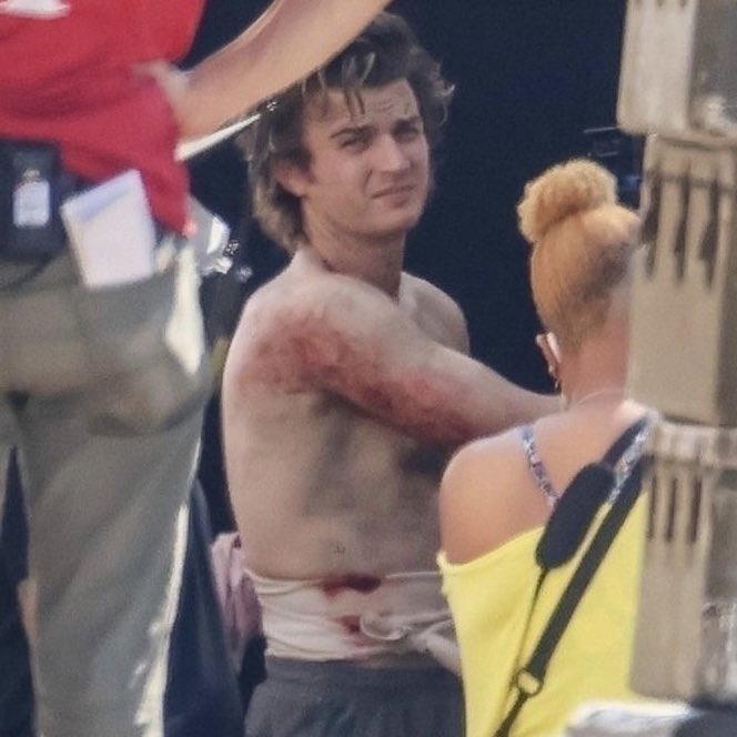 se não tiver steve arrebentado em cada temporada, não é stranger things