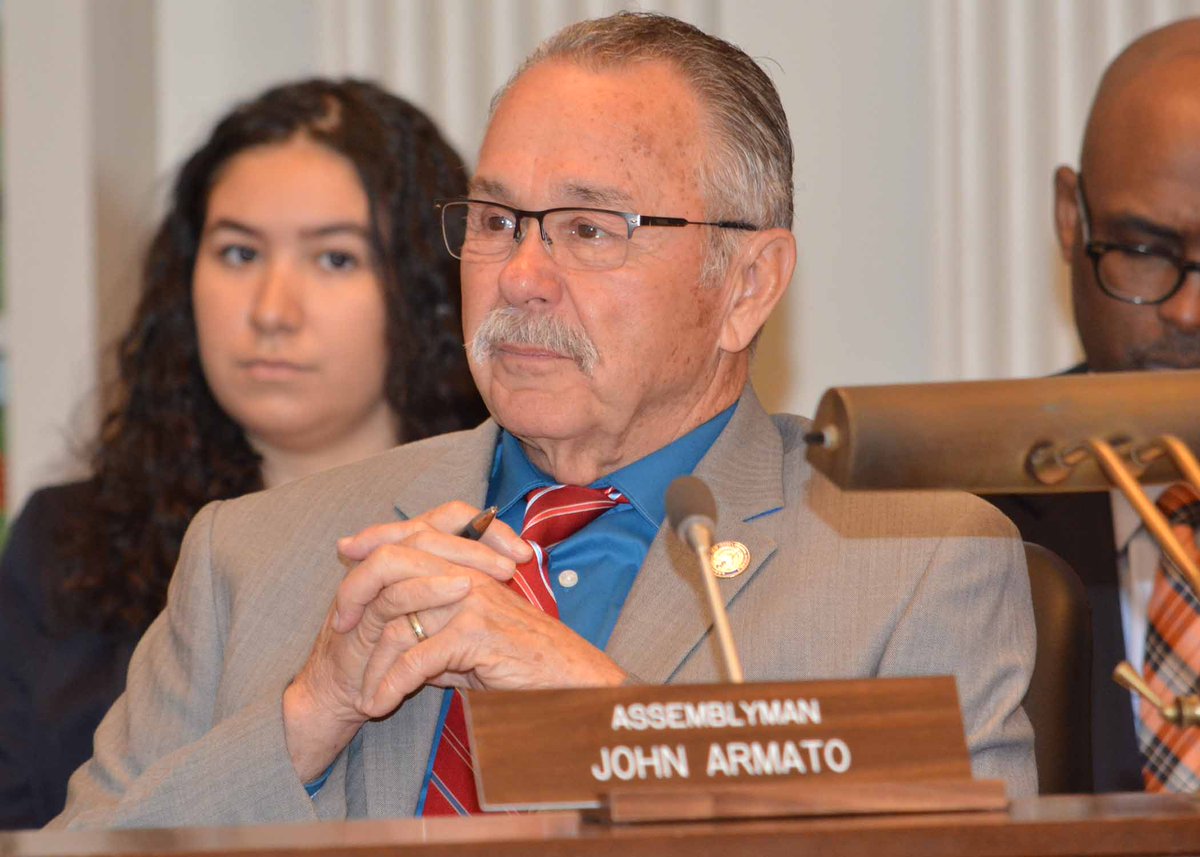 .<a href="/VinceMazzeo/">Assemblyman Vince Mazzeo</a>, <a href="/AsmJohnArmato/">Former Assemblyman John Armato</a>  SPONSOR BILL TO HELP HOMEOWNER’S ASSOCIATIONS OPEN POOL &amp; RECREATION AREAS THIS SUMMER   assemblydems.com/mazzeo-armato-…