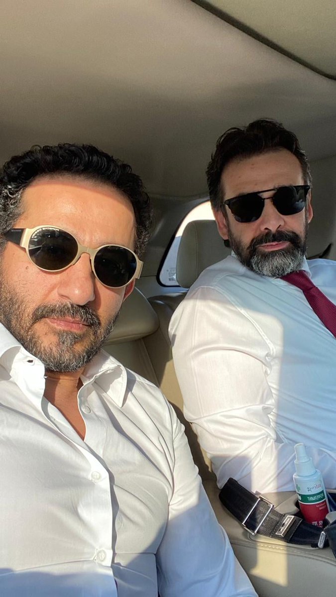 #أحمد_حلمي عبر «فيس بوك»: حد عنده تعليق اكتبه علي الصوره دي ؟ وهكتب اسمه عليه