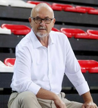 Helal olsun size Hakan Yavuz. Mütevazi kişiliği herkesin beğenisini kazanan Coach Hakan Yavuz, 14. Sırada aldığı SEMT77 Yalova'yı Basketbol Erkekler Basketbol Süper Ligi'ne çıkararak, büyük başarıya imza attı. Tebrikler Hakan Yavuz, tebrikler SEMT77 Yalova.