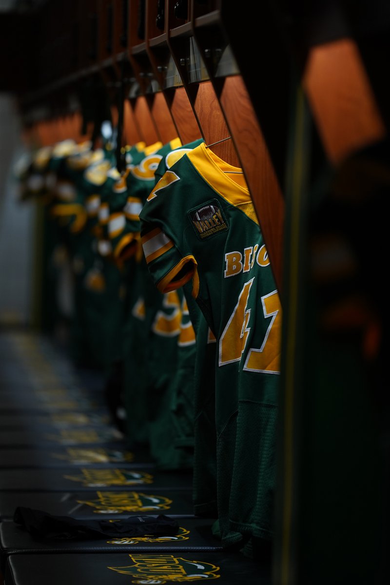 NDSUfootball's tweet image. The green &amp;amp; yellow patiently waiting for us and you better believe we'll be ready. #GoBison