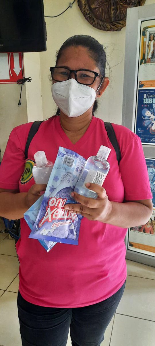 Gracias a #GenomaLab y #AromaDuo las mujeres de la Asociación de Mujeres Progresistas recibieron donaciones de limpieza personal y del hogar. #KahreOrg #ElPoderDeAyudar