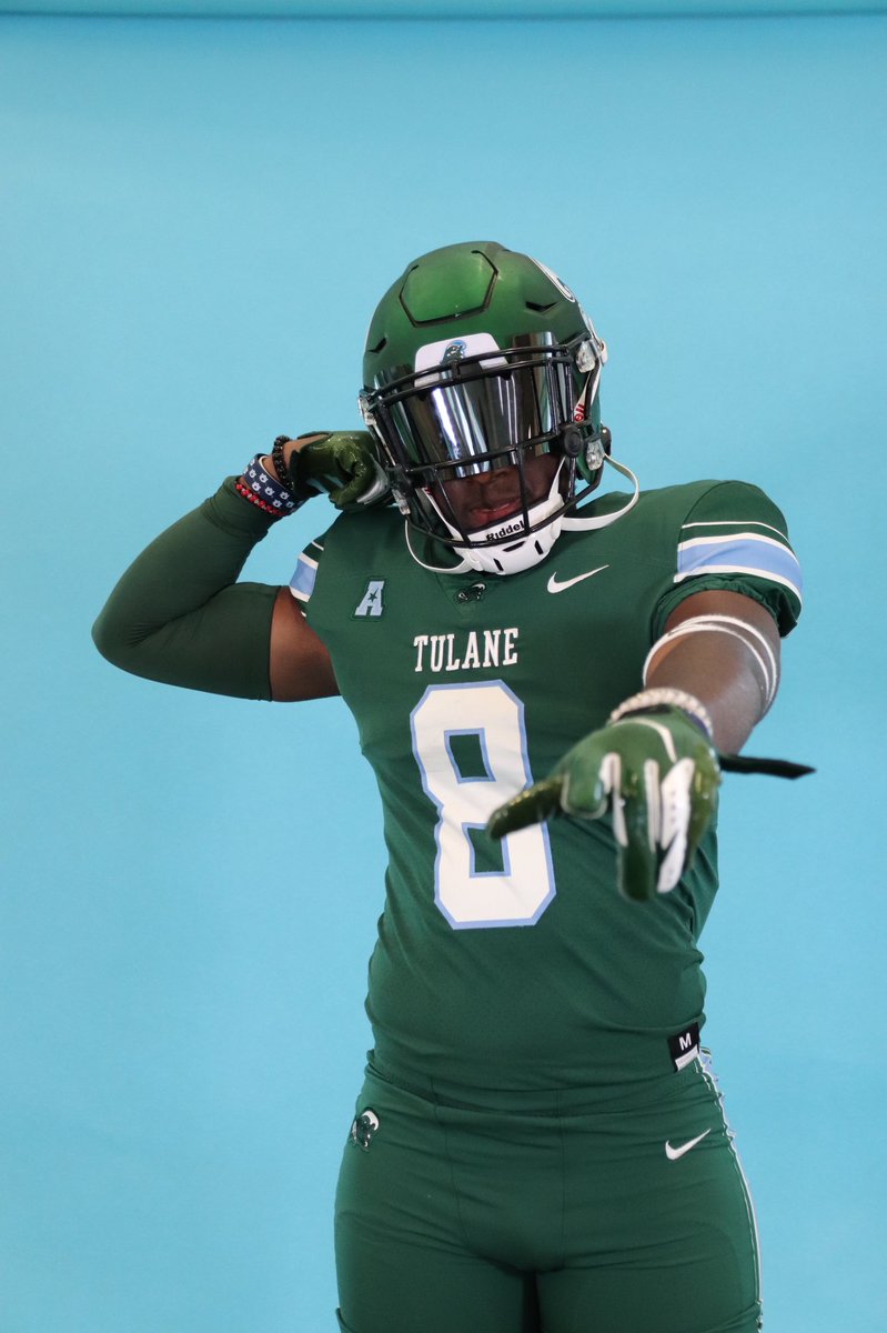 rjmoss_'s tweet photo. #UptownKrewe22 Tulane was great🌊!! @wesley_fritz @jmnorman5 https://t.co/GXLCksboef