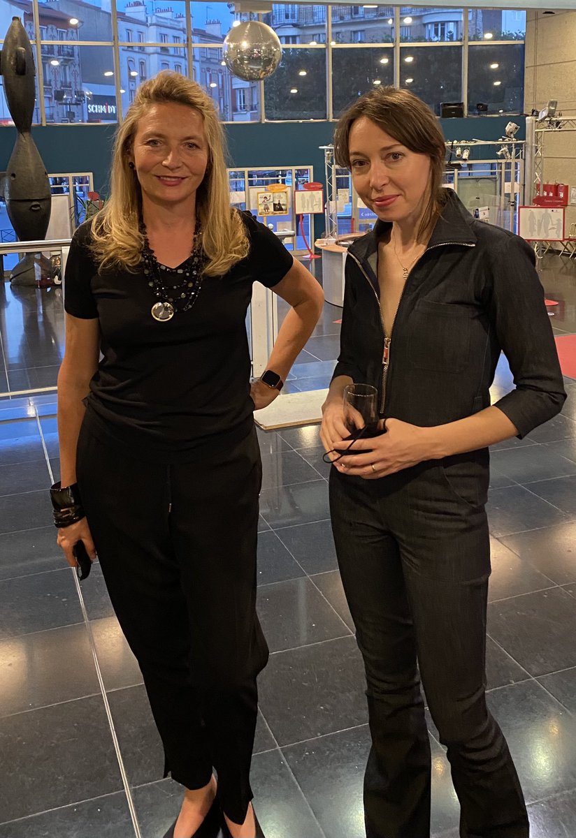 sandrine_tw1's tweet photo. 🎹📖Un beau moment hier soir avec le concert-littéraire de @JeanneCherhal aux #motslibres de @VilleCourbevoie … lecture d’extraits du magnifique « à 5 ans je suis devenue terre à terre » (seuil) et de belles chansons dont une superbe reprise d’@adjani_official ❤️ https://t.co/E2KVn6PWPo