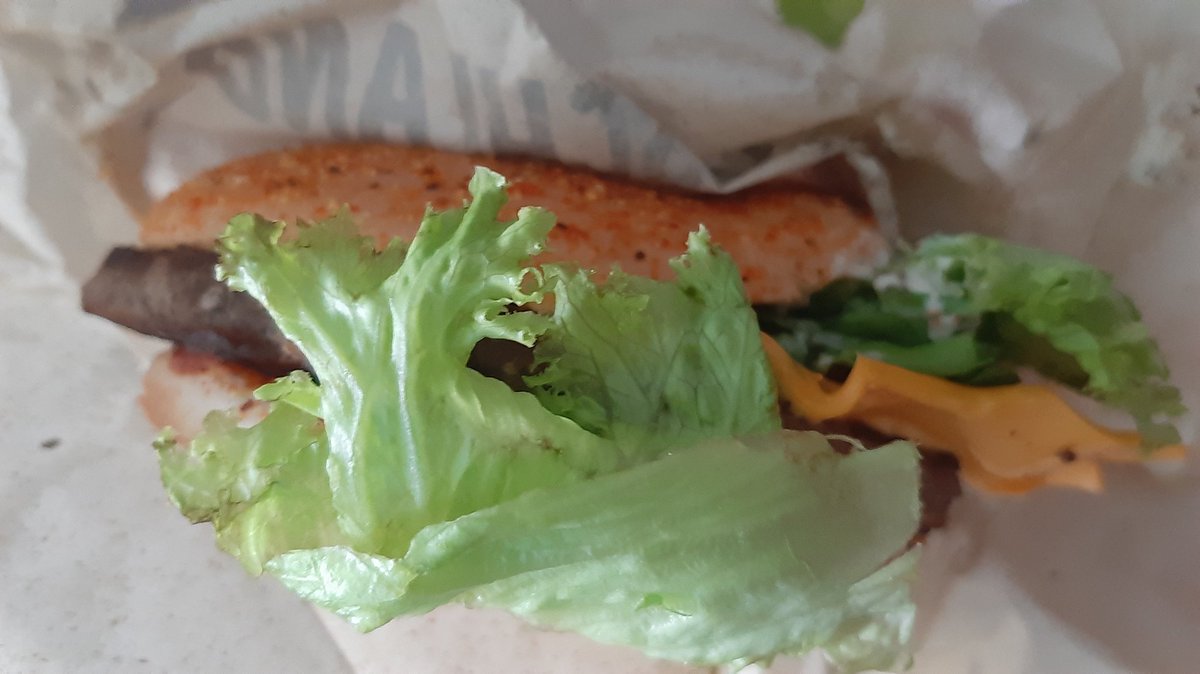 Kamelieの北ドイツ 生活 今日の晩御飯はマクドナルド Deutschland Burgerなるものがあって気になったので頼んでみました 大きくてお腹苦しいけど美味しかったです 味の濃いビーフパティとカリカリベーコンにマイルドなbbqソース そこに玉ねぎがいい Kamelieの北ドイツ 生活 今日の晩御飯はマクドナルド Deutschland Burgerなるものがあって気になったので頼んでみました 大きくてお腹苦しいけど美味しかったです 味の濃いビーフパティとカリカリベーコンにマイルドなbbqソース そこに玉ねぎがいい