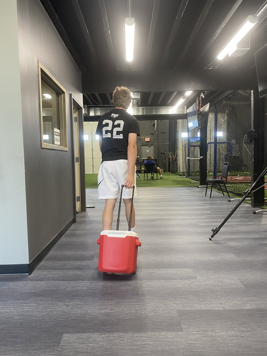 BSouthworth21's tweet photo. It takes what it takes! @CarterNavin with the #gains cooler 💪 😂 https://t.co/uZnqJkeBMN