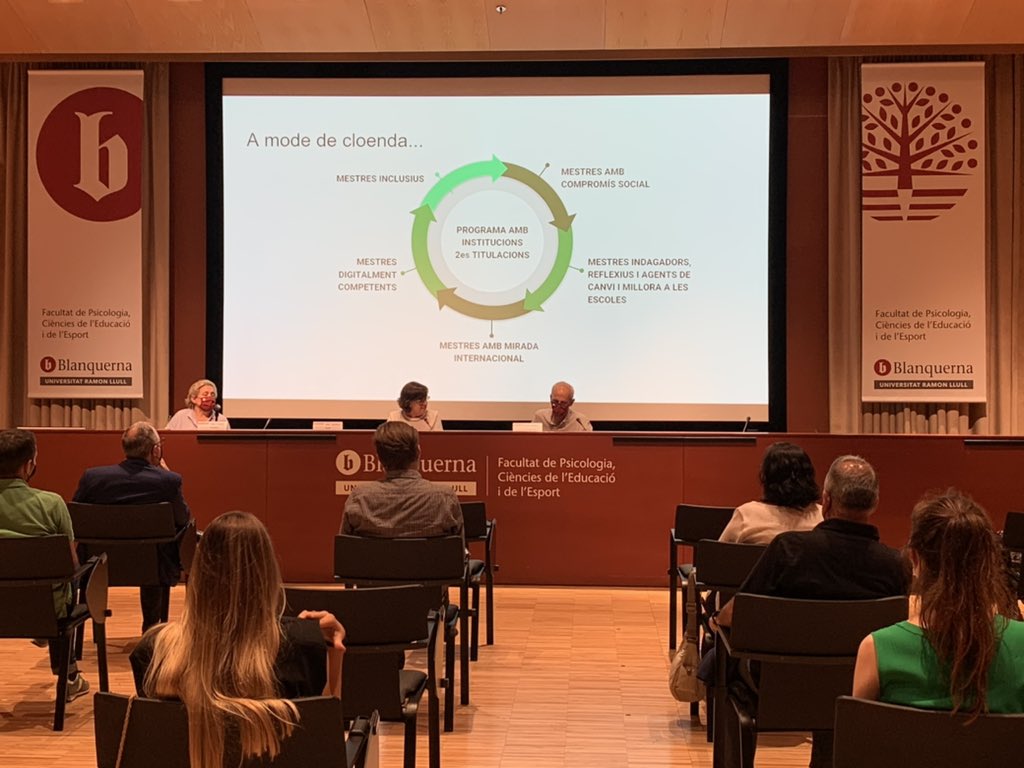 BlanquernaFPCEE's tweet photo. Seguim amb @AngelsGeis @CarmeFloresMuxi @marccr1 que presenten la memòria del programa i defineixen el MESTRE BLANQUERNA #digital #internacional #inclusiu #social i #indagador https://t.co/rjhZ5P5sZm