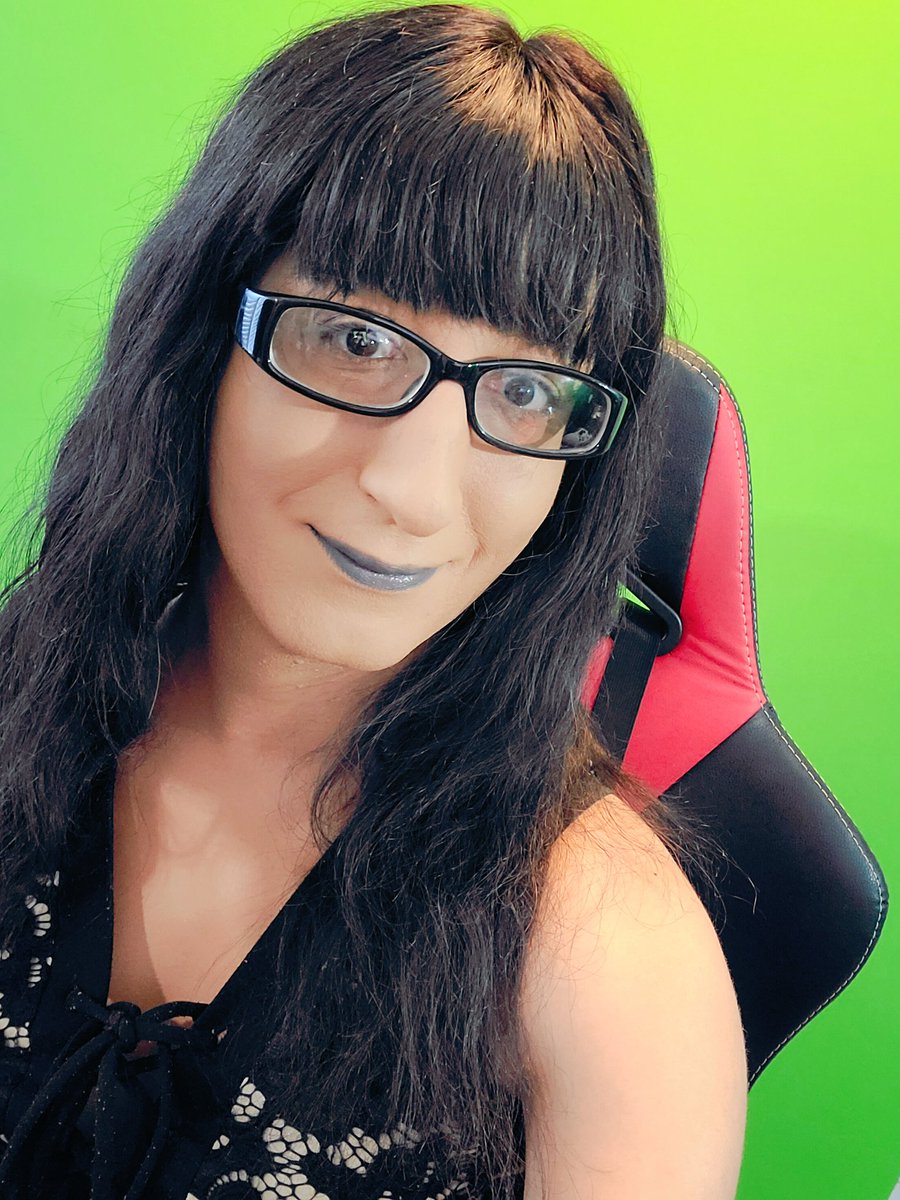 Now live! Ready for a chill day of grinding. Starting off with <a href="/play_pso2/">Phantasy Star Online 2 New Genesis - Global</a> ! Come say hi! 😁💕
twitch.tv/leahvana 
#girlstreamers 
 <a href="/QueerWomenGame/">Queer Women Game</a> #qwgstream <a href="/gamactica/">Gamactica</a> @gamacticawomen #wlo <a href="/WonderlandOrg/">Wonderland🎩Org</a>   <a href="/SisterGuardians/">Sisterhood of Guardians</a>