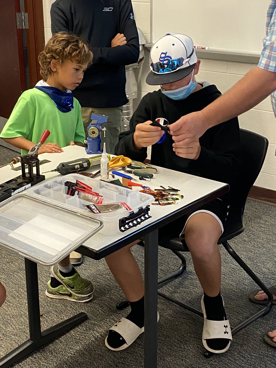 CoachVBerg's tweet photo. Day 2 of Bass Class. Thanks to Dan Hatchew owner of 2K Jigs for coming and teaching us how to make our own jigs and for his generosity with product and gift cards. I also worked with the kids on how to use a baitcaster…this is a work in progress. #2kjigs #BassClass #Backlash https://t.co/X5aEHKn8u3