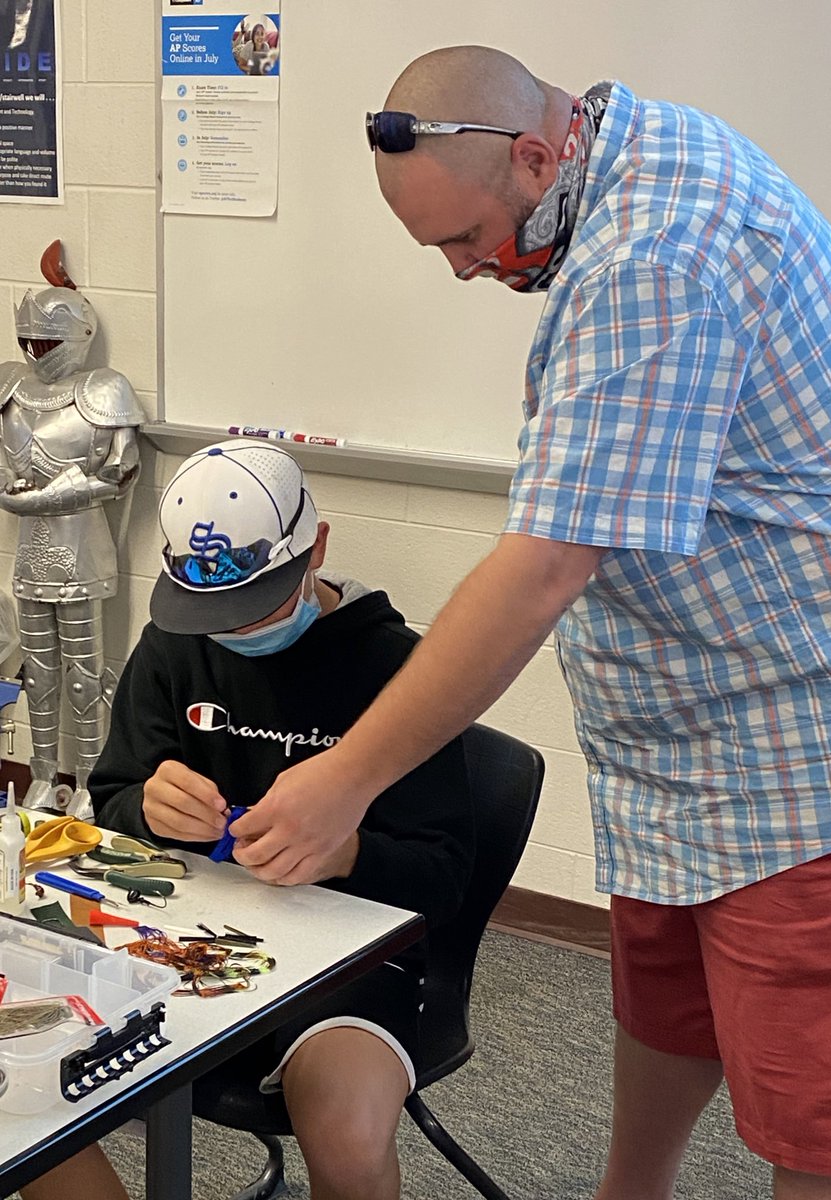 CoachVBerg's tweet photo. Day 2 of Bass Class. Thanks to Dan Hatchew owner of 2K Jigs for coming and teaching us how to make our own jigs and for his generosity with product and gift cards. I also worked with the kids on how to use a baitcaster…this is a work in progress. #2kjigs #BassClass #Backlash https://t.co/X5aEHKn8u3