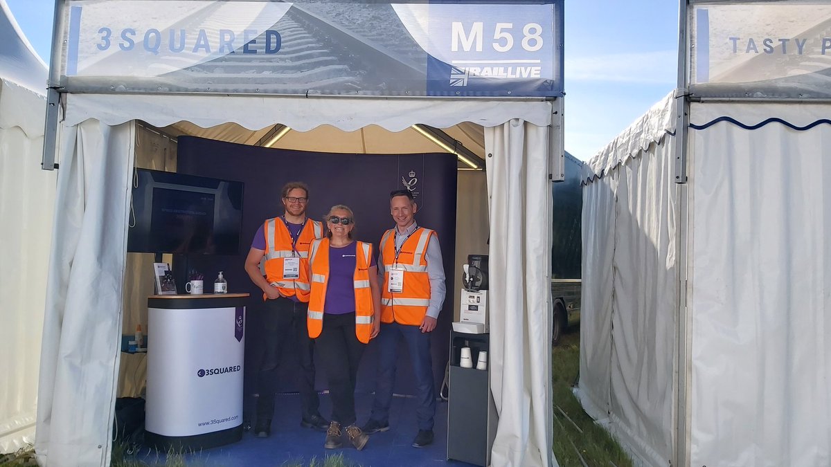 3Squared's tweet image. We are #RailLive2021 ready!!!!!

We have a fan,  a slushie machine and the the coolest tech on site!

Come and see #RailSmart in action from 0830 tomorrow!

L-R @mgleadow @LUCYLucyprior @iJamesFox