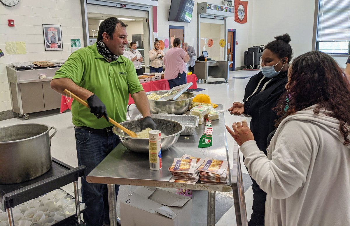 DMSscienceguy's tweet photo. DMS celebrates our diversity with our international luncheon today. Catered food plus food students brought from home made for a delicious afternoon! Plus we had a demonstration on how to make mozzarella cheese!! #WeAreDMS #DMSontheRISE #Iamfull https://t.co/pVRABDvGcg