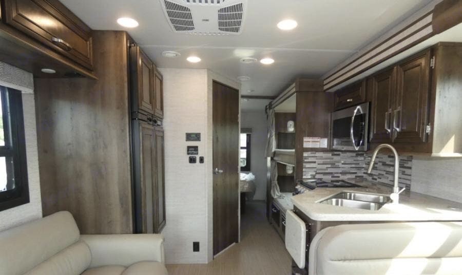 GoRVRentals's tweet photo. Traveling around Texas? Check out this RV that sleeps 8!
https://t.co/wjsC67yaKE
#texastravel #texas #travelingtexas #rvrentals #rvroadtrip #gorvrentals #gorving #traveling2021 #rvcamping #camping2021 #rvtravel https://t.co/Kh8EZyzuzP
