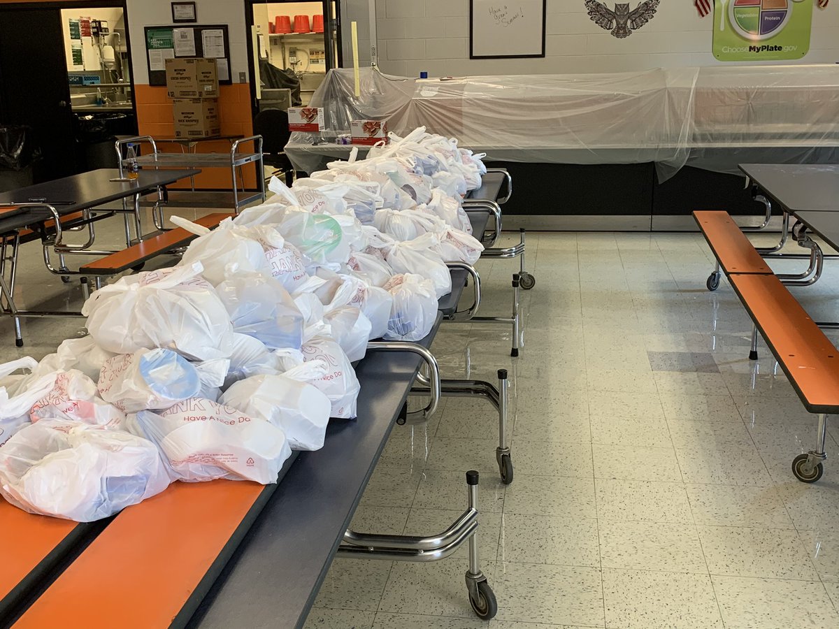 SchwinnTeach's tweet photo. Stop #8 - @CCSDTN! The district is making sure students are fed this summer, sending breakfast and lunch home with families each week. We also saw small class sizes focused on the content that students needed most. #AcceleratingTN2021 https://t.co/1NDbKURbww