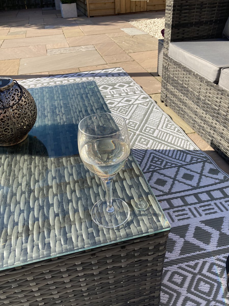AA09's tweet photo. This is pleasant😎 #weekoff #naughty #tuesdaydrinking https://t.co/E7B6vSJ3xv