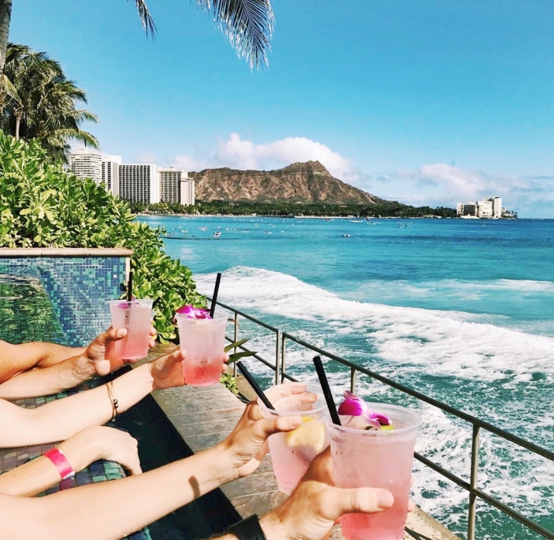 media_etc's tweet photo. Name that view! 😍

Itʻs @sheratonwaikiki! The hotel recently celebrated itʻs 50th anniversary and is one of four hotels that is home to a collection of shops throughout Waikiki, aptly named @collectionsofwaikiki.💛

(image: @sheratonwaikiki) https://t.co/FkILsQmOmF