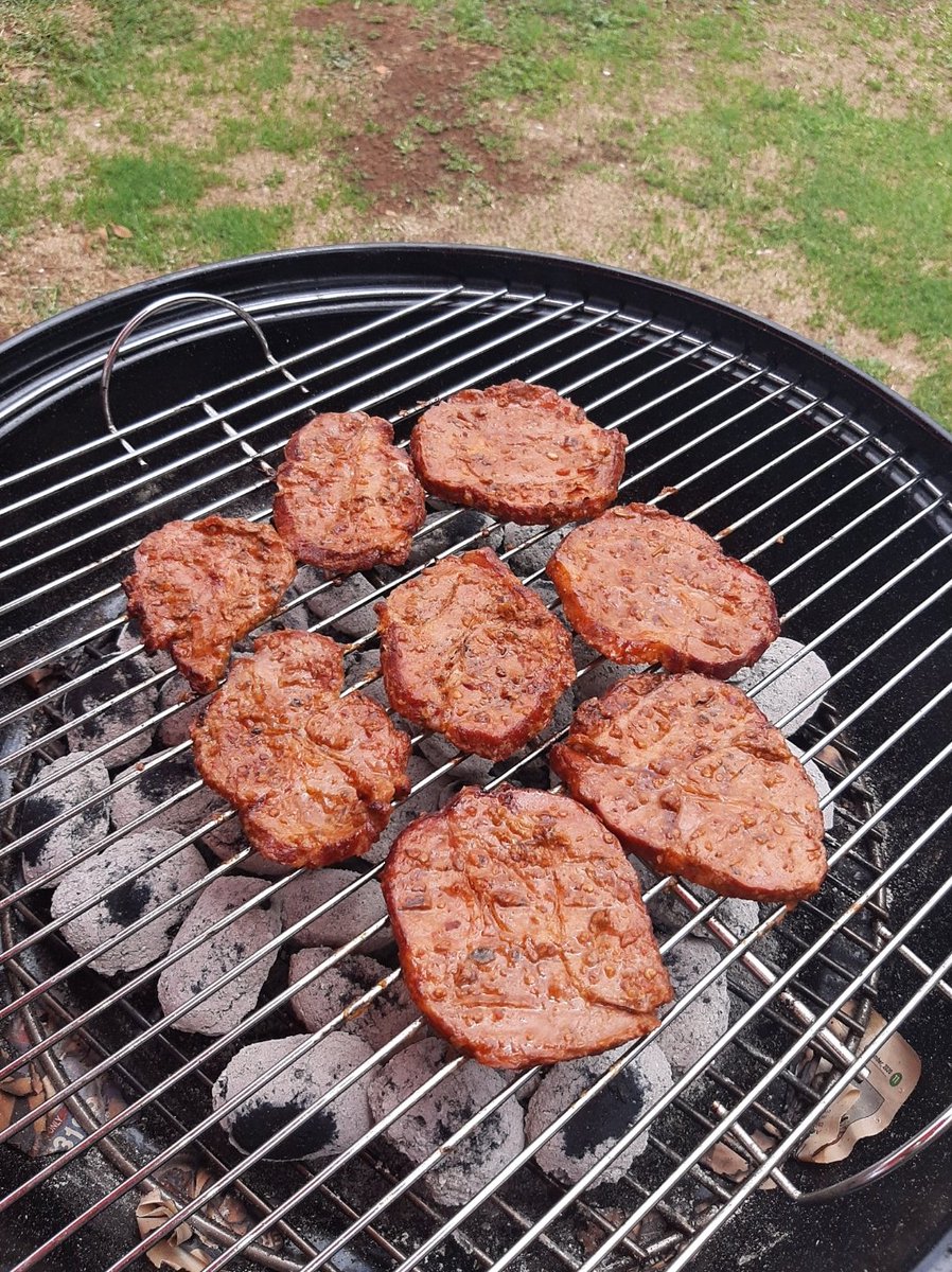 Lend97592777's tweet photo. @CastleLagerZW #CastleLagerForDad
@FarooLucinda
@Prenisha14
@SelloaneMolahl2
@Just_Jamie_j
@Khuselwa92
Perfect and juicy pork Ribs & Steak ๐๐พ
@CastleLagerSA https://t.co/AooolWVd5Y