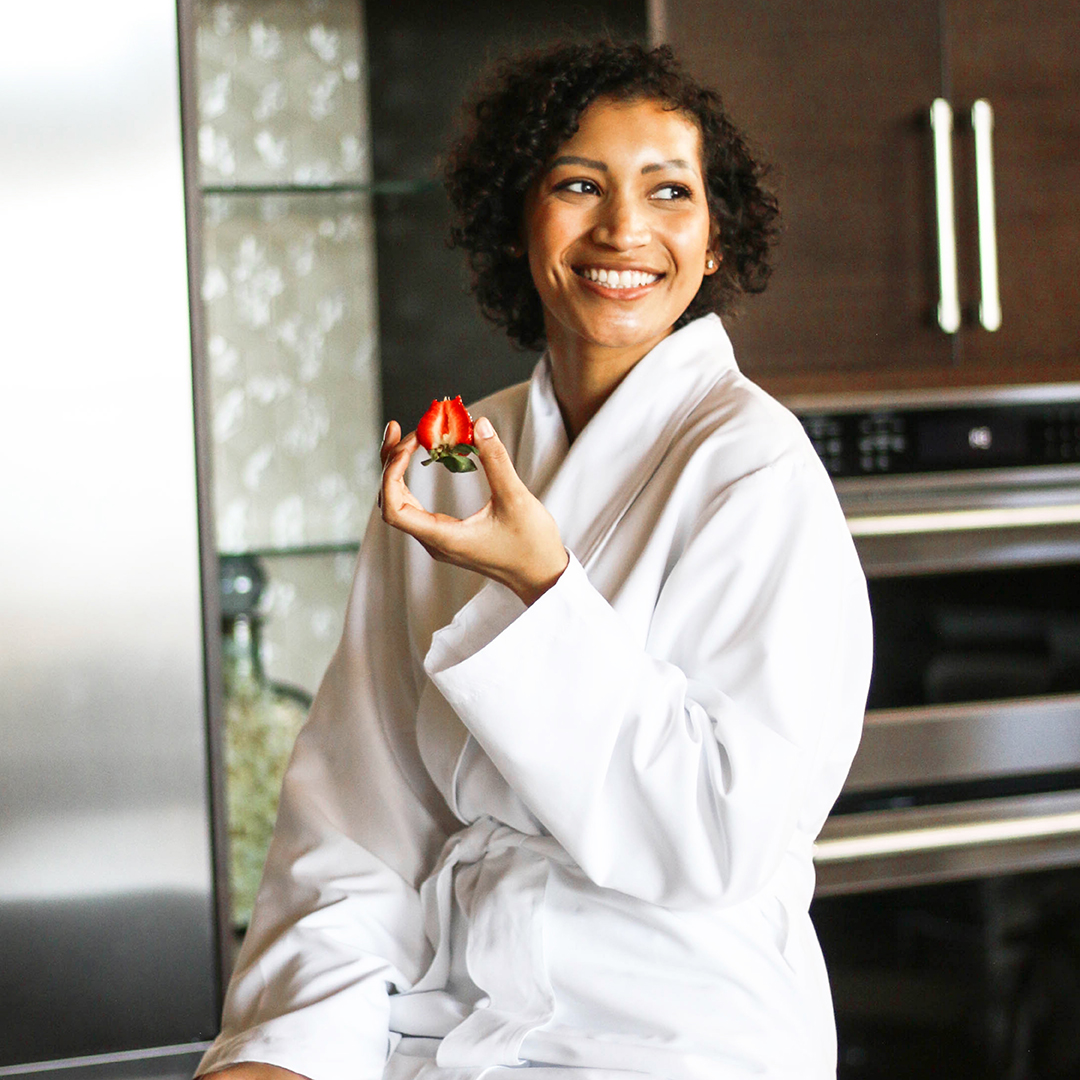 ⭐⭐⭐⭐⭐

"I love love love this robe! Like the sheets easy to care for they feel fabulous and are not bulky!"  - Judy L.