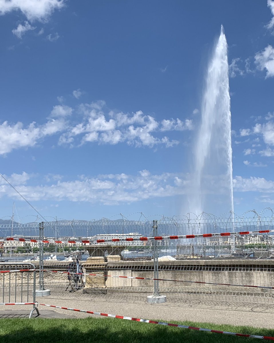 _qcdiva's tweet photo. This is certainly the strangest view of the Jet d’Eau I’ve ever had #GenevaSummit https://t.co/G5IXQPY9jo