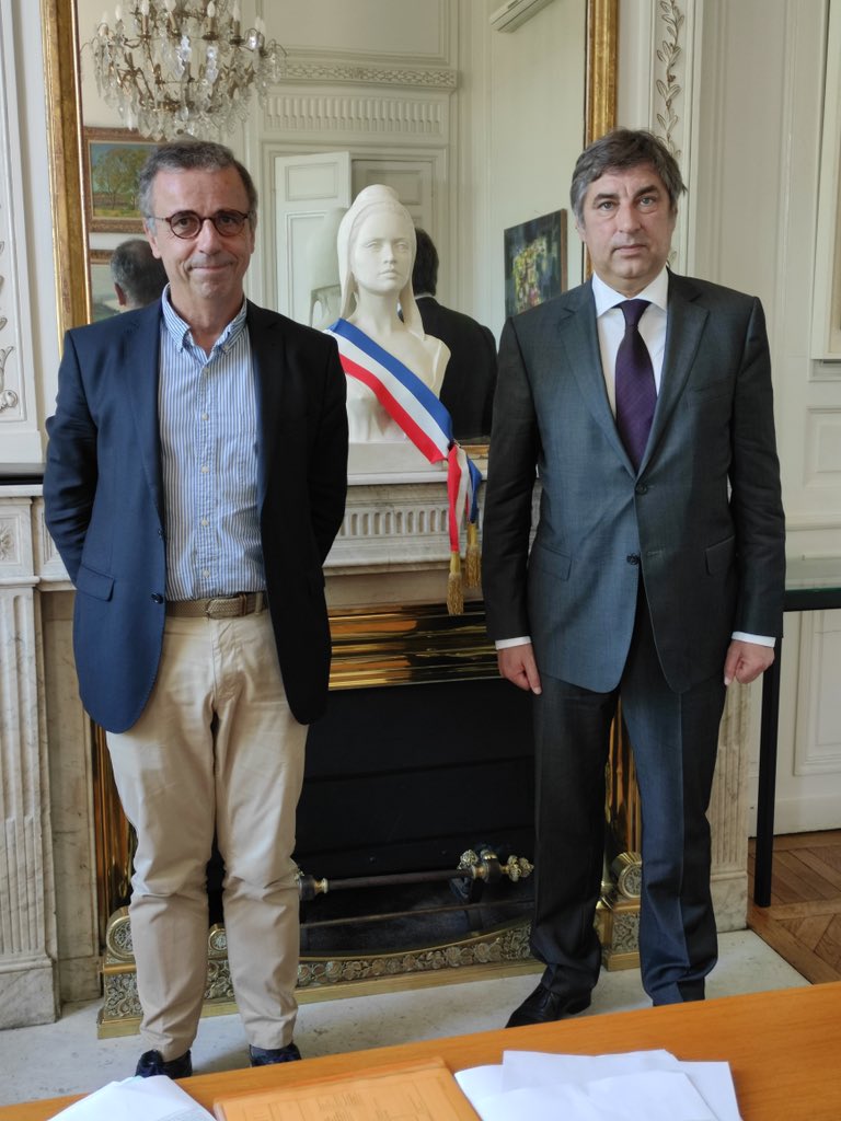OmelchenkoVadym's tweet image. Un agenda très riche lors de ma première visite à Bordeaux. Merci pour votre accueil chaleureux @Bordeaux @PrefAquitaine33 @PierreHurmic #Interco #NouvelleAquitaine. Ravi de pouvoir travailler ensemble pour mettre en œuvre nos idées et initiatives 🇺🇦🇫🇷dans votre belle région 🤝