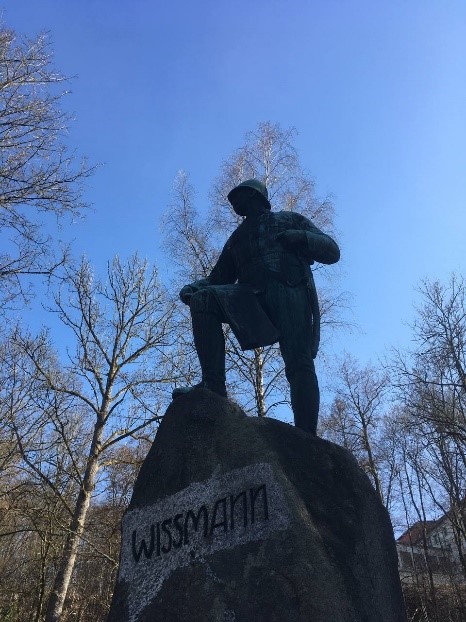 (english version separate post) *Bitte um Unterstützung* Heute wollen wir über den „Wissmann-Kult“ in Bad Lauterberg (LK Göttingen) berichten. Hermann von Wissmann war Kolonialbeamter, Wegbereiter und Gouverneur der deutschen Kolonie in Ostafrika. 1/26