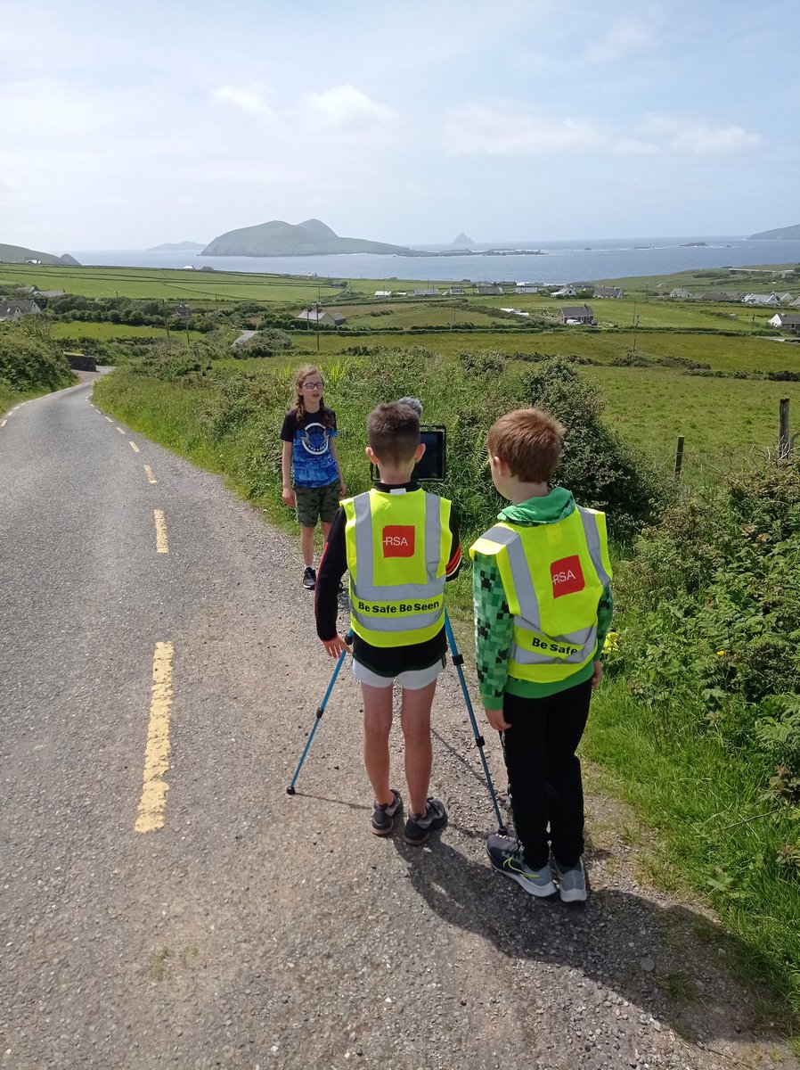 ScoilDhunChaoin's tweet image. Bhí ana lá againn i mbun taifide ag cruthú clár faisnéise ar Pharóiste Dhún Chaoin. Ár mbuíochas le @Jamie26flann agus @TechSpaceTweets as a gcuid tacaíochta.