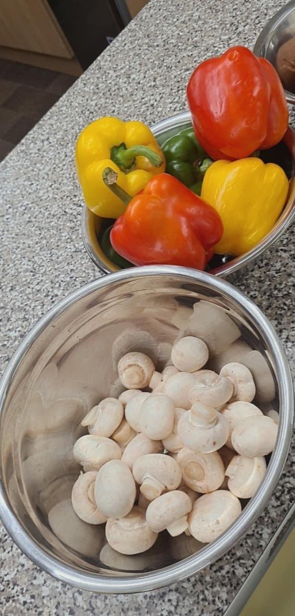 Thillhub's tweet image. Our trial family cooking class on a Tuesday has been well received.
We are looking for feedback and will f their is interest we will put on more classes on different days. Email thillcentre@live.co.uk #cookingwithfamily #healthyeating #goodnutrition #receipes @FalkirkHSCP