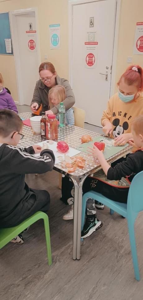 Thillhub's tweet image. Our trial family cooking class on a Tuesday has been well received.
We are looking for feedback and will f their is interest we will put on more classes on different days. Email thillcentre@live.co.uk #cookingwithfamily #healthyeating #goodnutrition #receipes @FalkirkHSCP