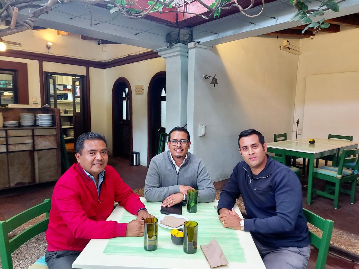 En compañía de los Presidentes de <a href="/AmicOaxaca1/">@AmicOaxaca</a> y <a href="/coicoaxaca/">C O I C</a>. 
Fundamental la participación en el desarrollo de #Oaxaca.