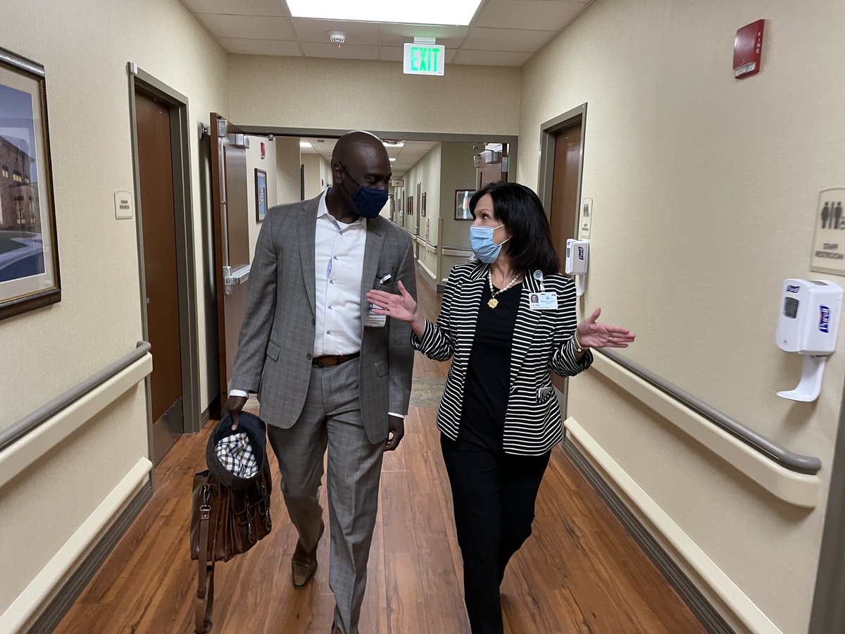 AHNPeach's tweet image. As the week began, Atrium Health Navicent President and CEO Delvecchio Finley made a visit to Medical Center of Peach County to meet with the hospital&apos;s Board of Directors as well as round with our teammates! #CEOOnTheGo