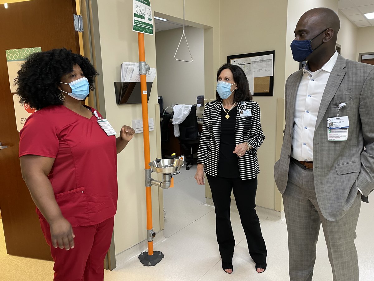 AHNPeach's tweet image. As the week began, Atrium Health Navicent President and CEO Delvecchio Finley made a visit to Medical Center of Peach County to meet with the hospital&apos;s Board of Directors as well as round with our teammates! #CEOOnTheGo