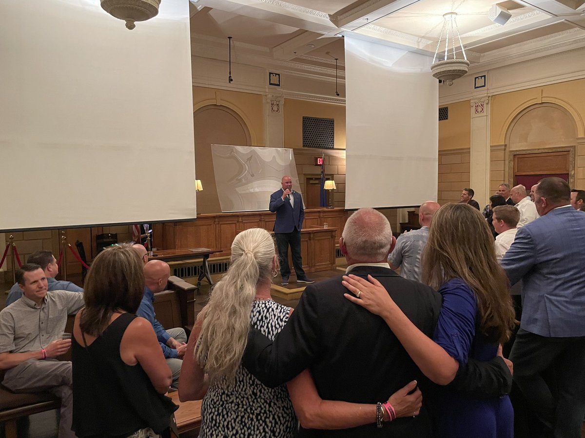 IAFF9th's tweet photo. Great night celebrating a true labor leader! Thank you Ray for 49 years of dedicate Union service to #OurIAFF9th! A true legacy of service to the brothers and sisters of our great Union! #BestInTheWest https://t.co/l8SWdW3NE8