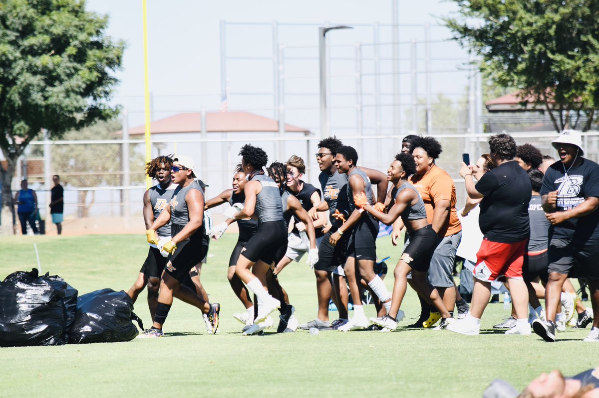 DEdgeFootball's tweet photo. Family. #Culture #WeAreDE 🦂🦂🦂 @SpiceBoy408 @CaliBloodLine81 https://t.co/whsYqzcm5D