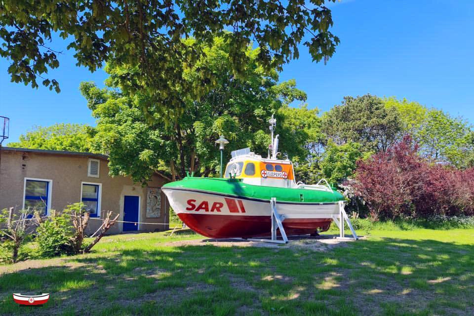 Sommer am #KapArkona/#Rügen: unser Museumsboot #SÜDPERD, vor 50 Jahren eines der ersten #Seenotrettungsboot|e. Mehr über dieses Jubiläum steht im Report 1/2021, den #DGzRS-Spender in diesen Tagen erhalten. Noch mehr am 22. Juli online: ➡️ seenotretter.de/aktuelles/webi… 📸Peter Palkowski