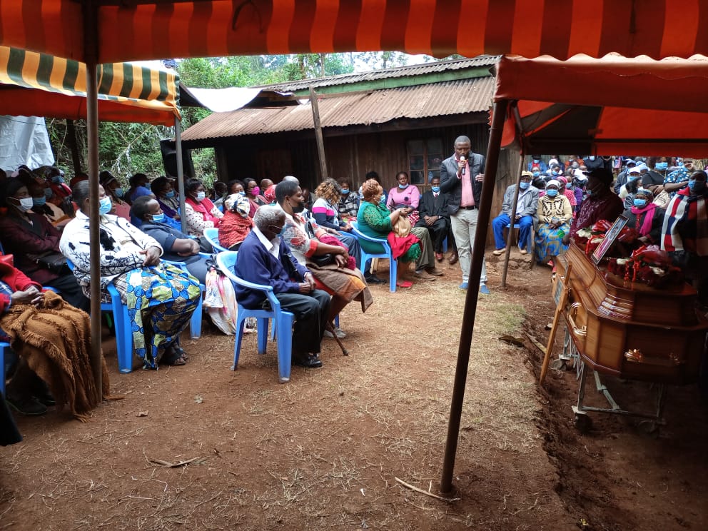 EngWamatangi's tweet photo. Today we joined residents of Kahithe, Mugoiri ward in Kiharu constituency during the send off service of Mama Joyce Muthoni Waweru.We encouraged her family to stand firm and have peace because God takes the best at the right time. May she rest in peace.
#GivingIsAGift https://t.co/45T6Ot9fHH