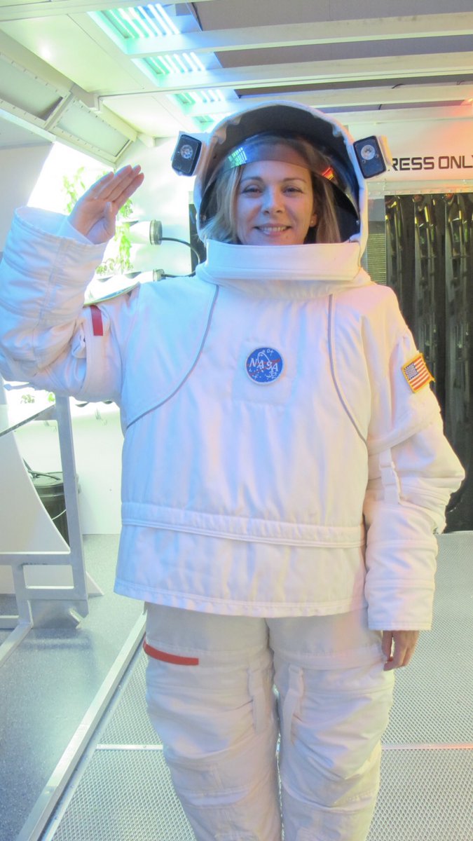 KimCattrall's tweet image. 