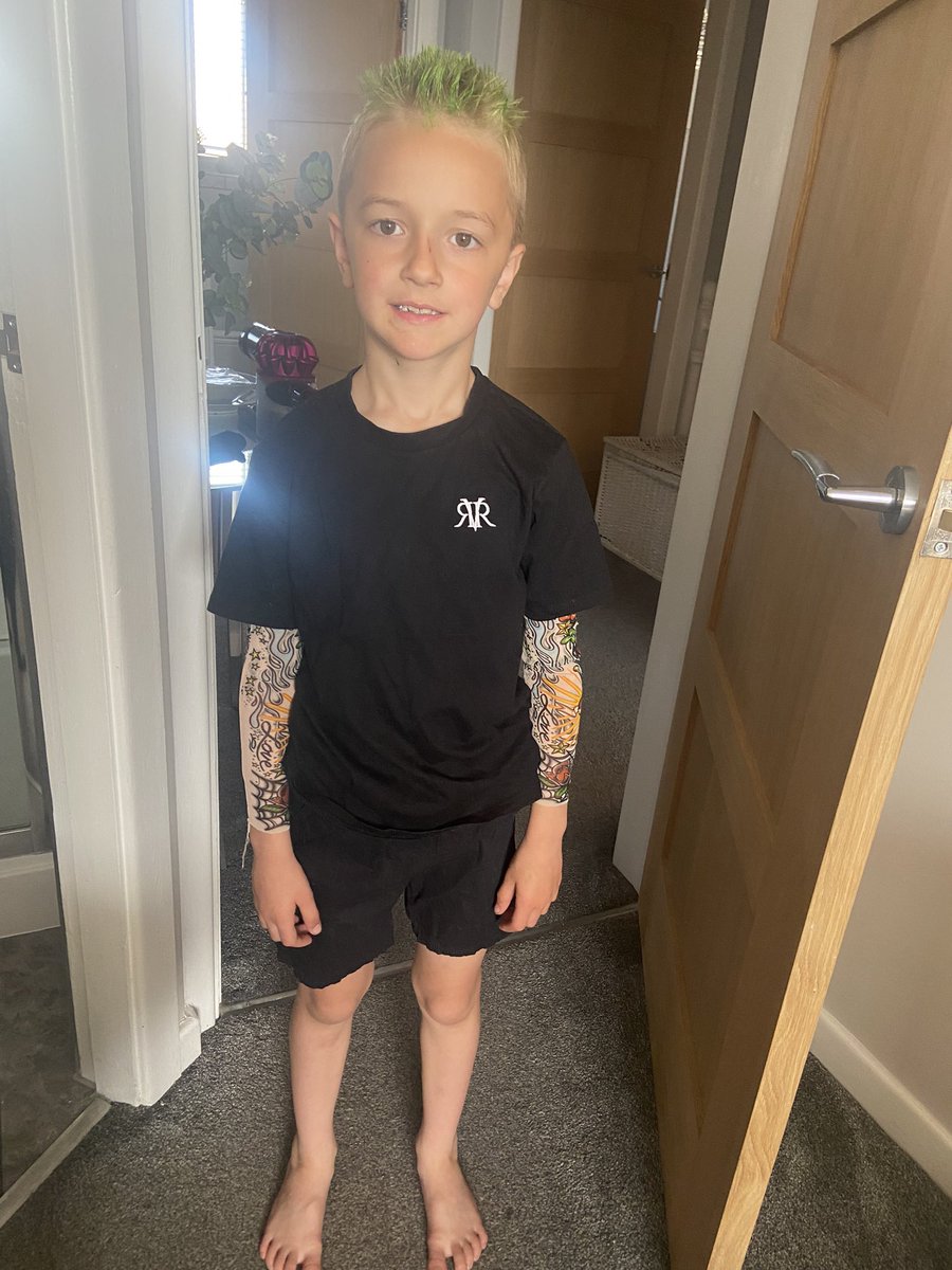 GailRichards07's tweet photo. @IntakeSchool Rockstar day πΈπΆ FR Y2EJ sponsored timetables raising funds for the school whilst dressing u as a rockstar! #wewillrockyou #timestablerockstar https://t.co/aeLSCT9Pkt
