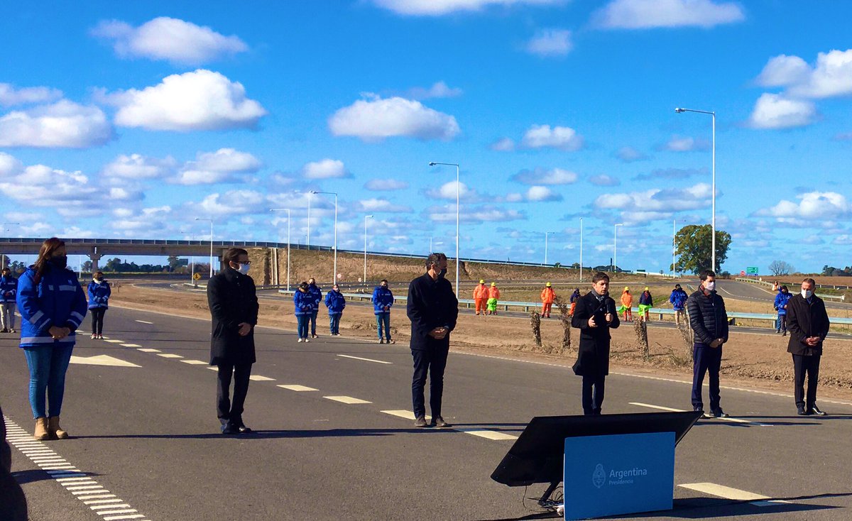 patriciogok's tweet photo. En #Pergamino junto a @Kicillofok @gkatopodis @wadodecorrido y @GustavoHArrieta inauguramos la variante de la Autopista #RN8 tramo Pilar-Pergamino, a la altura del puente Arroyo Pergamino, en la bajada de la #RP32
#ReconstruccionArgentina
#VialidadNacional https://t.co/nSziLCY12s