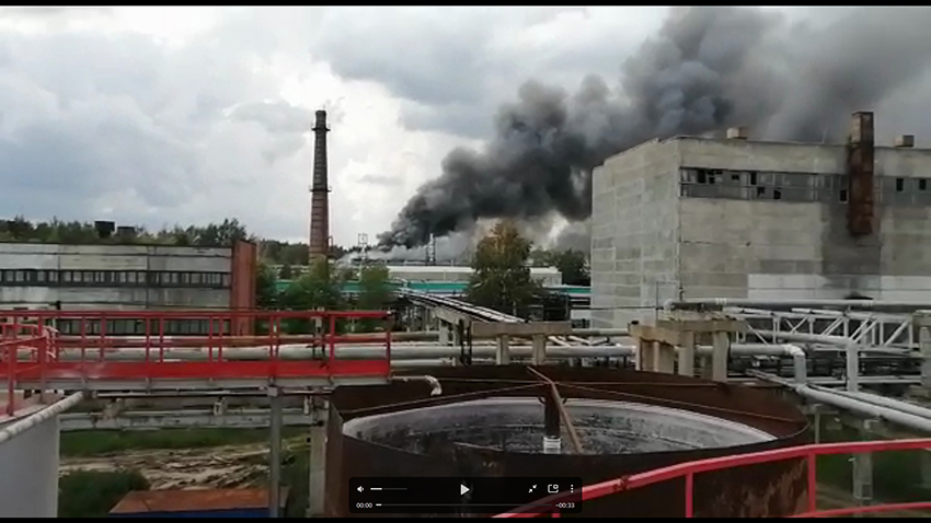 горит крыша производственного помещения. пожар на химпроме новочебоксарск 2021. химпром пожар. новочебоксарский химпром цех 50. химпром взорвется в новочебоксарске.