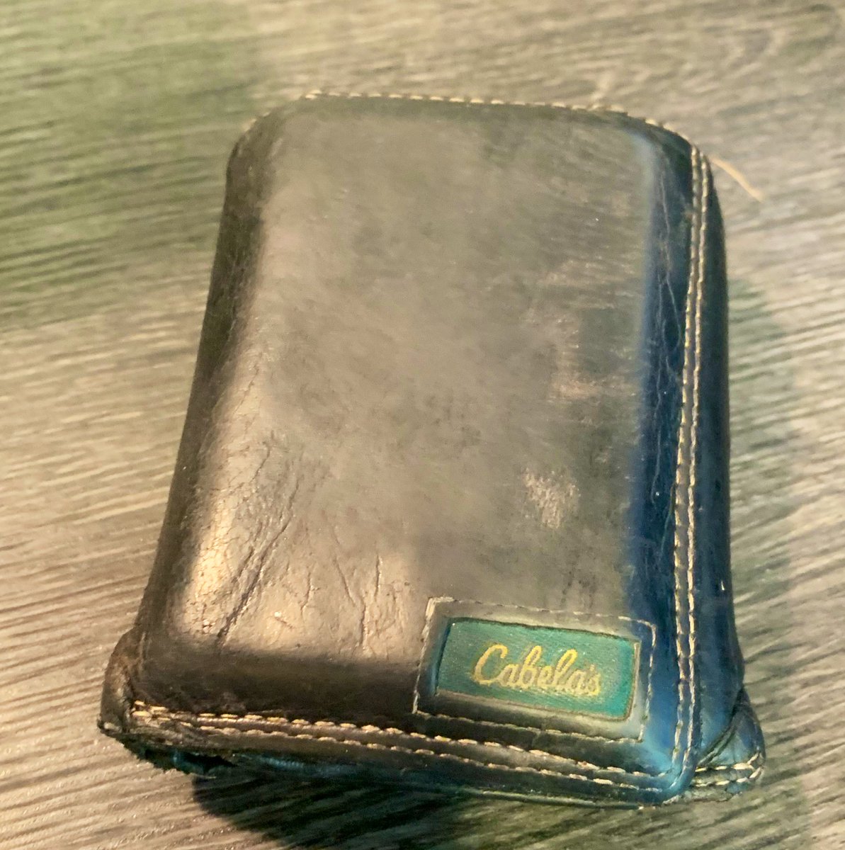 Wells_InThe_360's tweet photo. @jimrome #TeamWallet tri fold > bi fold https://t.co/EFzF7SO0YW