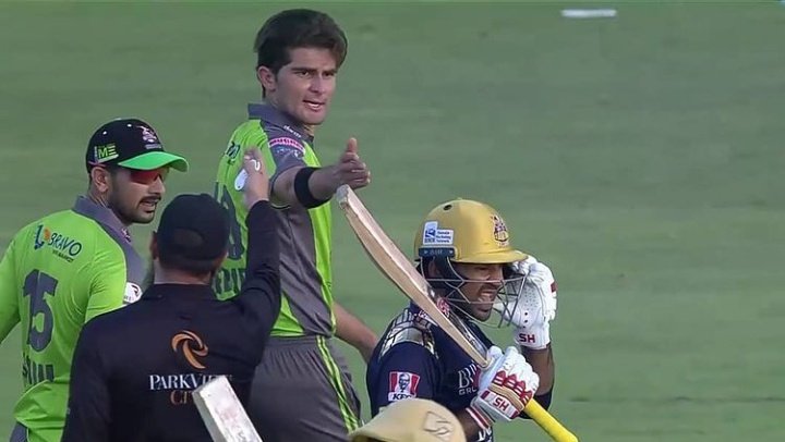 junejo_talha's tweet photo. Shame on You #ShaheenAfridi

#HBLPSL6 https://t.co/B2Q4o1oXlY