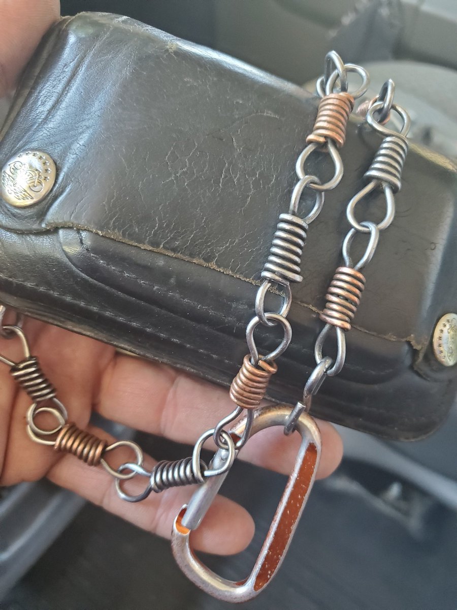 mockmoda's tweet photo. @Wells_InThe_360 @jimrome #TeamWallet
Leather and chain! https://t.co/qI4CMS6anL