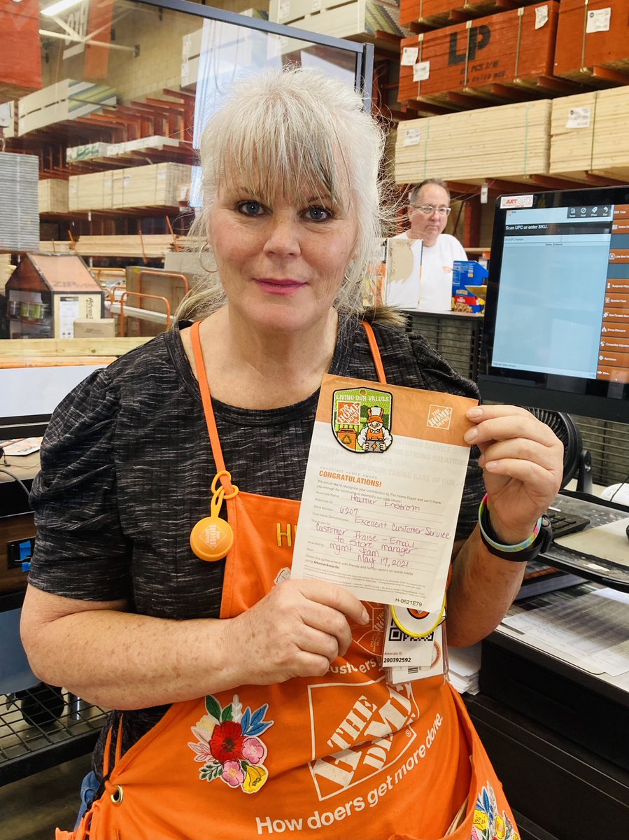 NicoleD1023's tweet photo. Way to go Heather 🙌 , your amazing customer service comes so natural! You totally GET our orange way! Thank you 🌺 🌸 #mighty07 https://t.co/R1mA6KJrRi