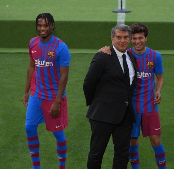 BarcaUniversal's tweet photo. Estimem La Masia. https://t.co/P3IUrWjPZ2