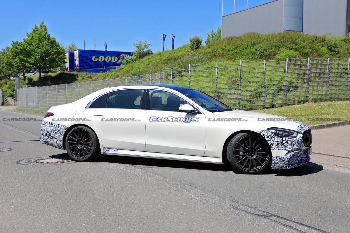 cole_marzen's tweet photo. 2022 Mercedes-AMG S63e spied testing with a very minimal amount of camouflage. In addition, the sedan will feature a sport-tuned suspension and it will be powered by an electrified 4.0-liter twin-turbo V8 engine, which makes well-over 700 hp. #MercedesAMG #S63 #S63e https://t.co/FcopUCeiZK